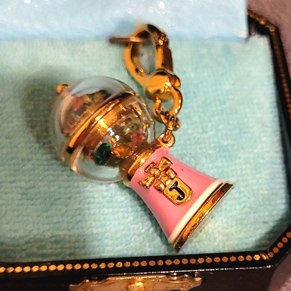 JUICY COUTURE PINK BUBBLE GUM MACHINE CHARM - Picture 7 of 9
